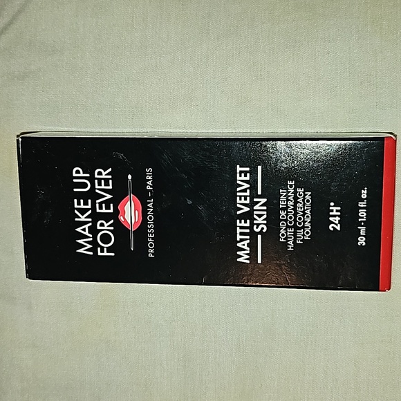 Makeup Forever Foundation - Picture 1 of 3